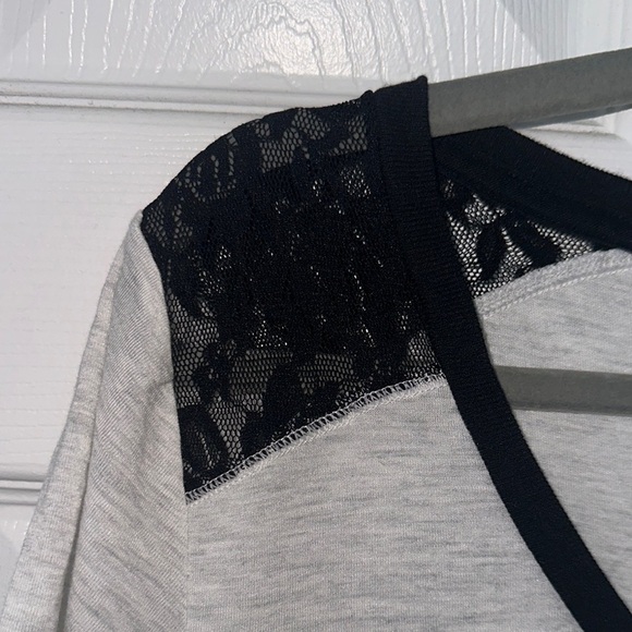 PINK Victoria’s Secret Gray and Black White Sox Graphic Tee - Picture 3 of 3